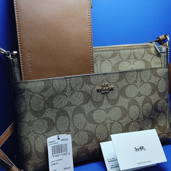 NEW COACH PURSE WITH WALLET - Picture 4 of 14